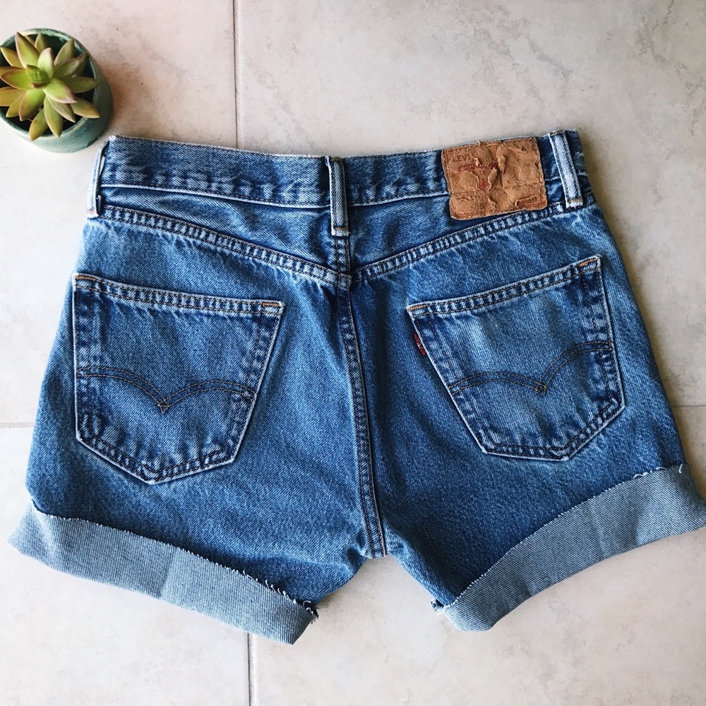 ✨🍑 VINTAGE LEVI'S DENIM SHORTS